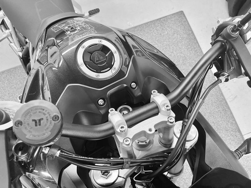 Load image into Gallery viewer, Triumph Tiger 900 (2024+) HeliBars® Tour Performance™ Handlebar Riser
