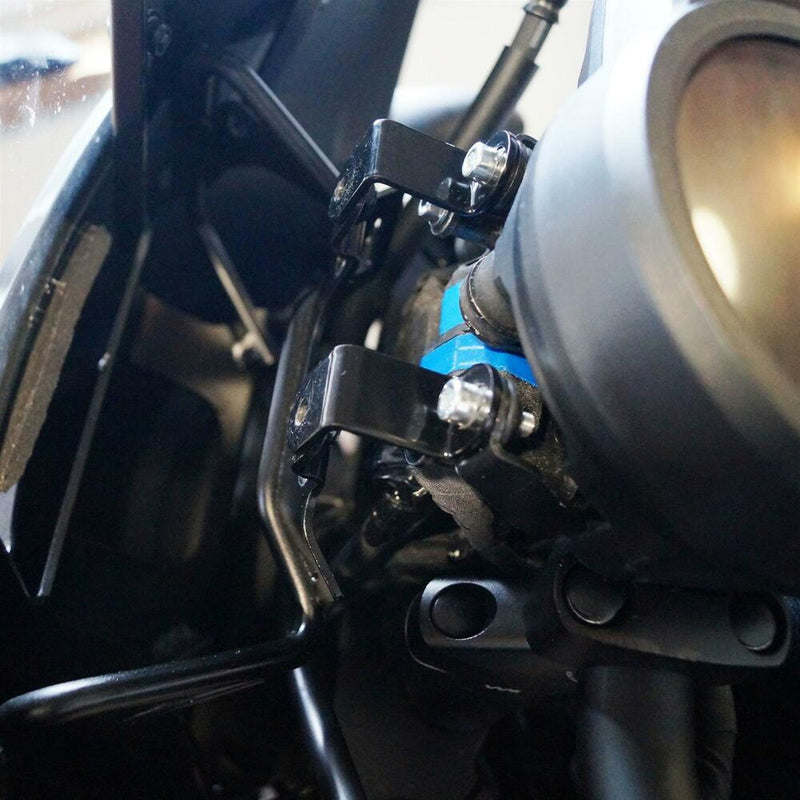 Load image into Gallery viewer, Voigt  Retaining plates for Honda CMX Rebel headlight fairing (Batwing) in combination with handlebar riser
