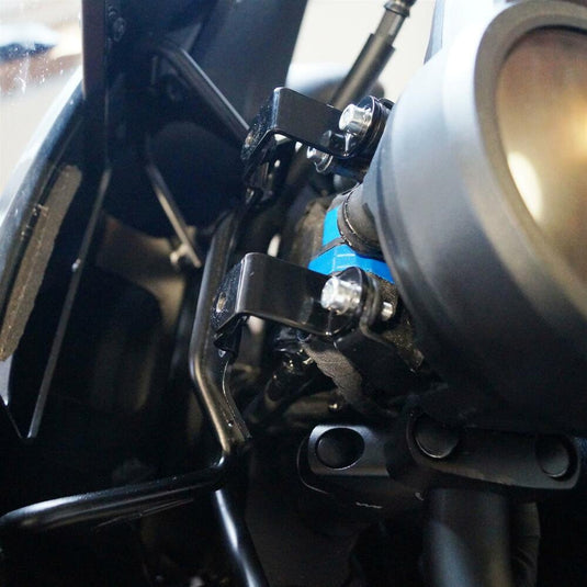 Voigt  Retaining plates for Honda CMX Rebel headlight fairing (Batwing) in combination with handlebar riser